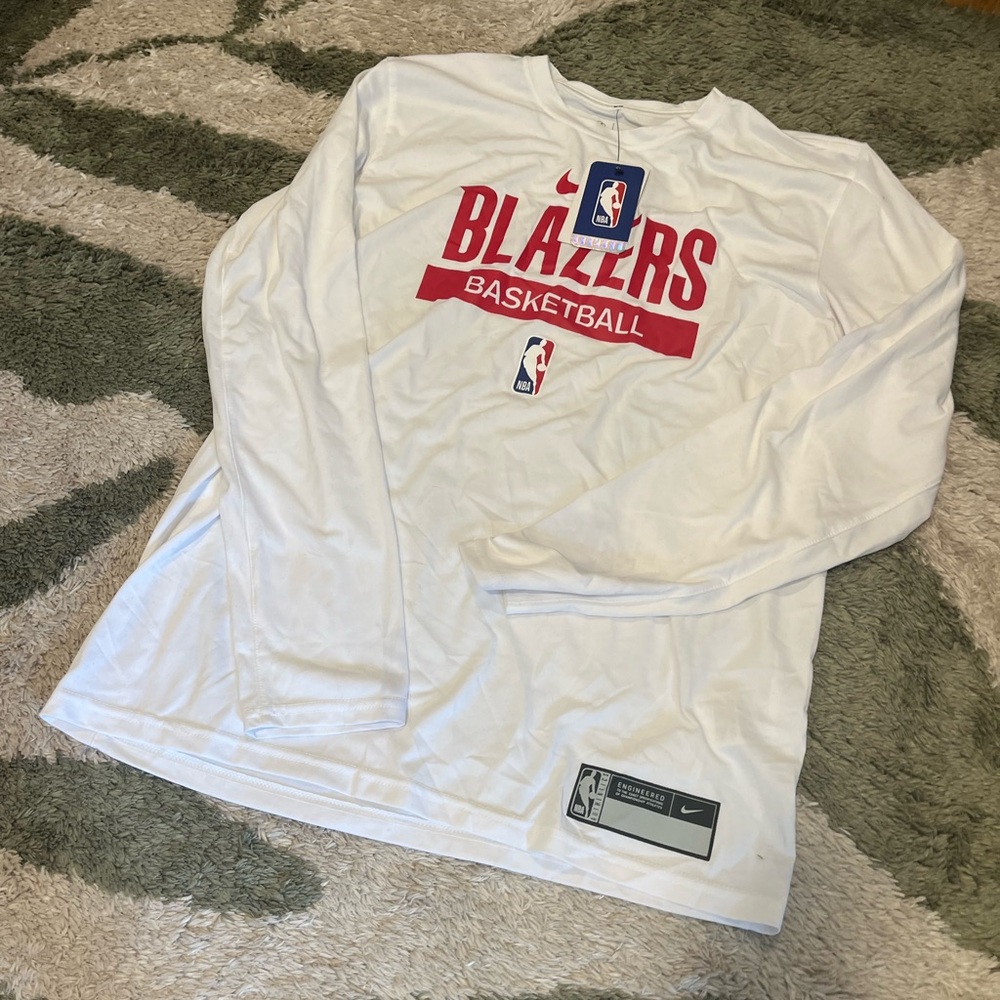 Nike Men’s NBA Blazers Basketball White Long Sleeve Shirt (Flawed - Stain)